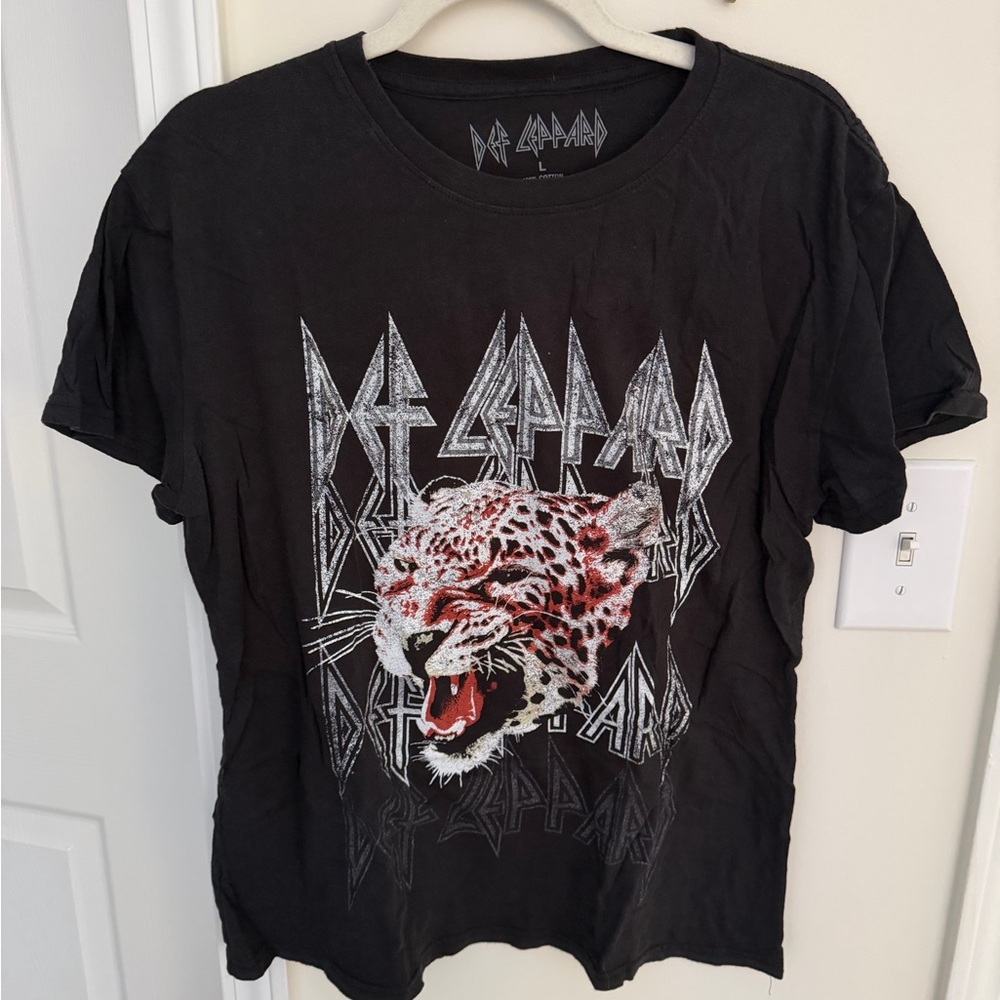Def Leppard Graphic tee